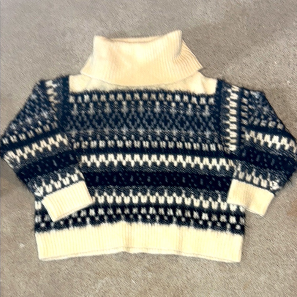 NWT Universal Thread Cozy Black and Cream Sweater